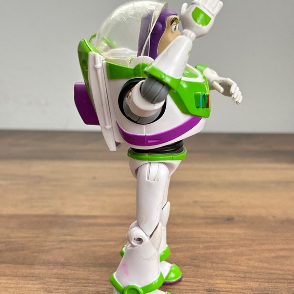 DISNEY Pixar Toy Story BUZZ LIGHTYEAR 5.5" Chopping Action Figure Jointed Topper - Picture 4 of 12